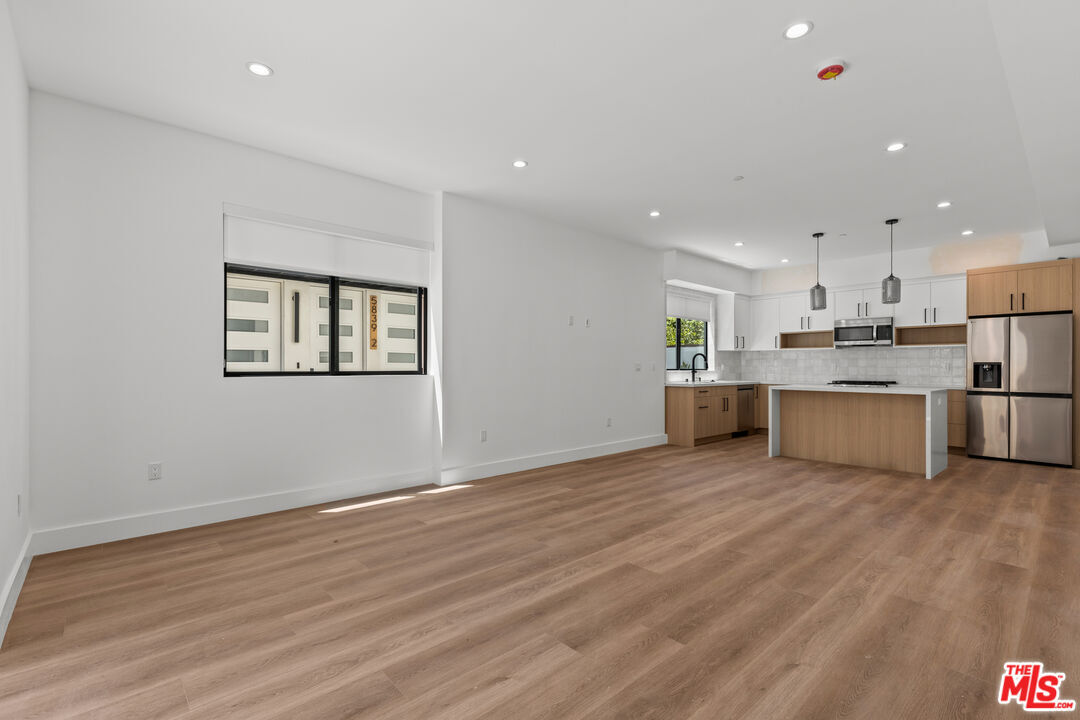 Foto principal - 5841 Kester Ave