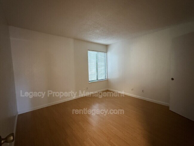 Foto del edificio - 2125 Northwood Cir