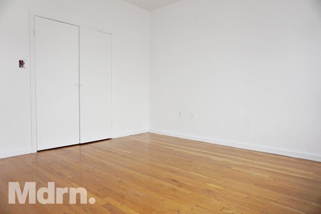 Foto del edificio - 411 W 52nd St