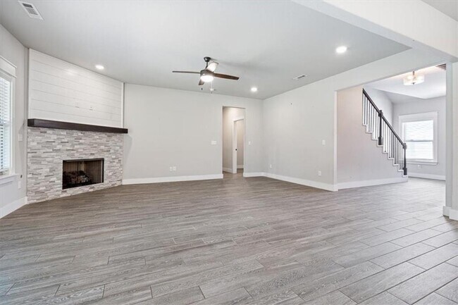 Building Photo - 3500 SW Lucretia Rd