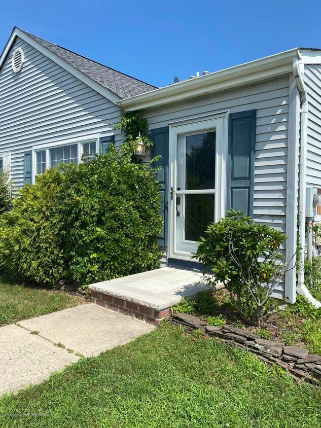 Primary Photo - 533 Iron Kettle Rd