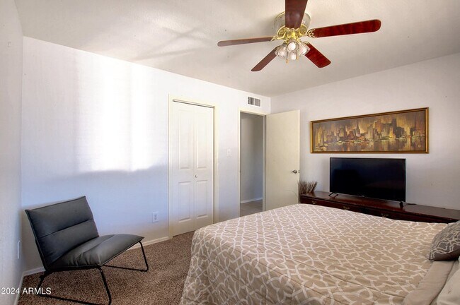 Foto del edificio - 6819 N 12th St