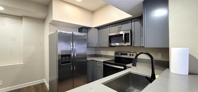 Building Photo - 8713 Victorian Village Dr