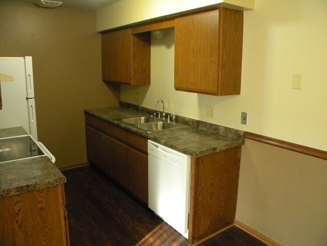 Building Photo - 2235 Sylvan Way