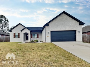 Building Photo - 611 Captain Stockton St