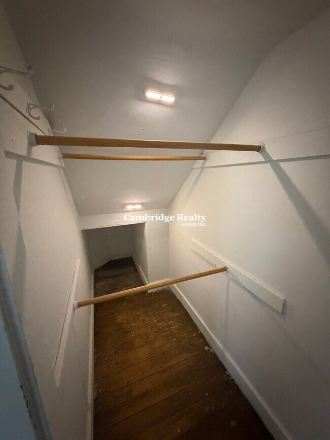 Building Photo - 75 Aldie St