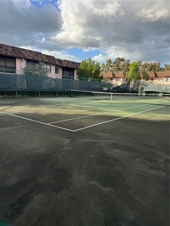 Building Photo - 940 NW 104th Ave