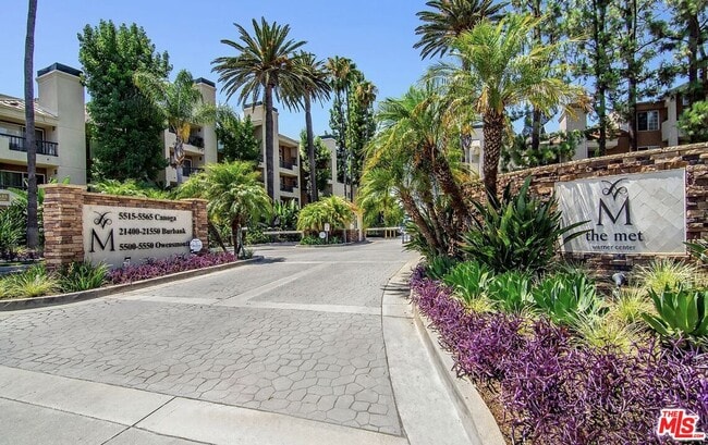 Foto del edificio - 21520 Burbank Blvd