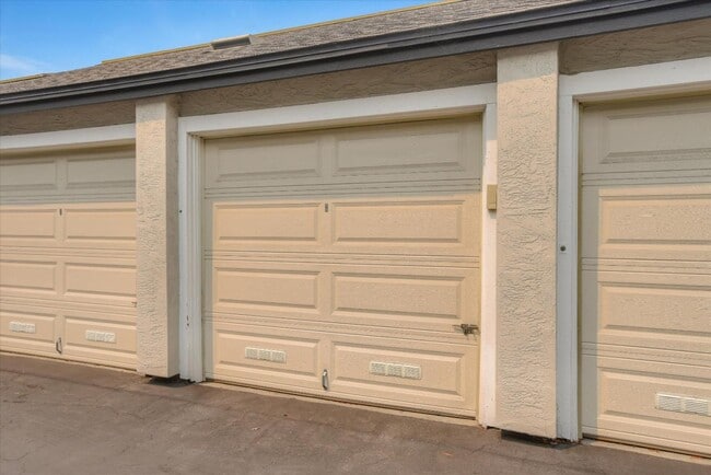 Building Photo - 1494 Via Vista