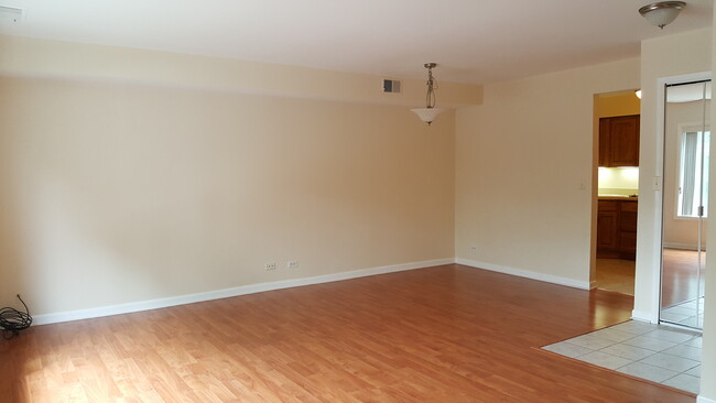 Sala de estar1 - 7320 Lake St