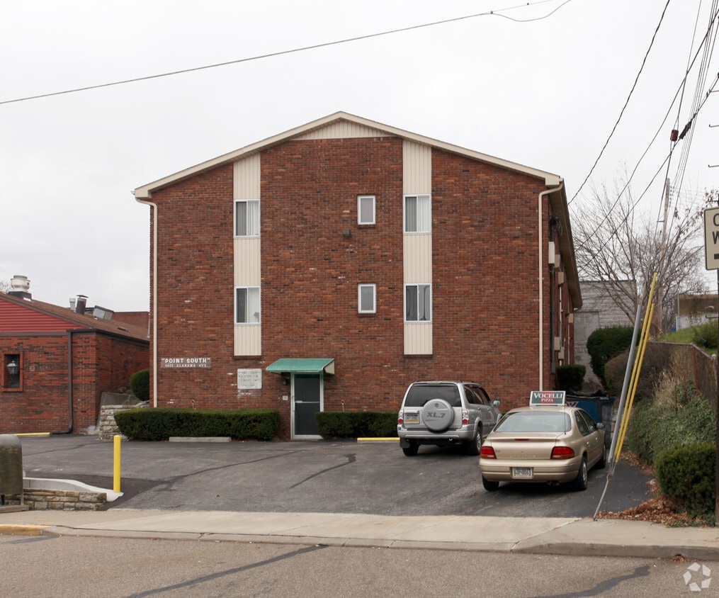 Building Photo - Point South