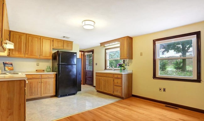 Kitchen/Dinning - 407 Mount Allen Drive