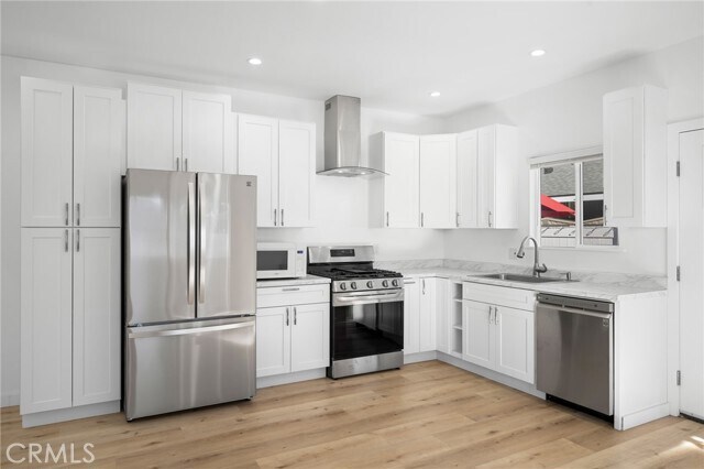 Foto principal - 7443 Hesperia Ave