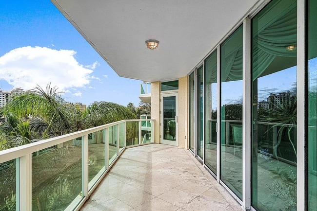 Building Photo - 550 SE Mizner Blvd