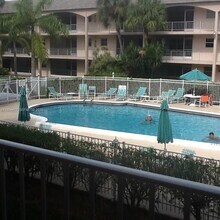 Building Photo - 541 Blue Heron Dr