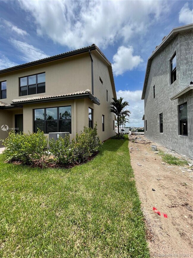 Building Photo - 8171 Cadre Noir Rd