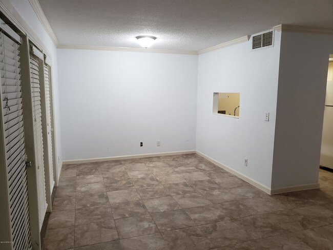 Building Photo - 3932 La Mirada Dr N