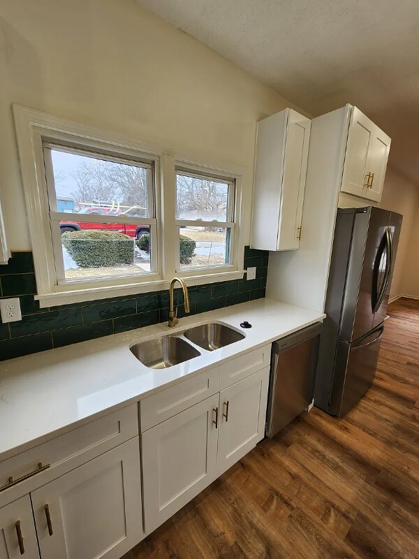 Building Photo - 304 Waller St