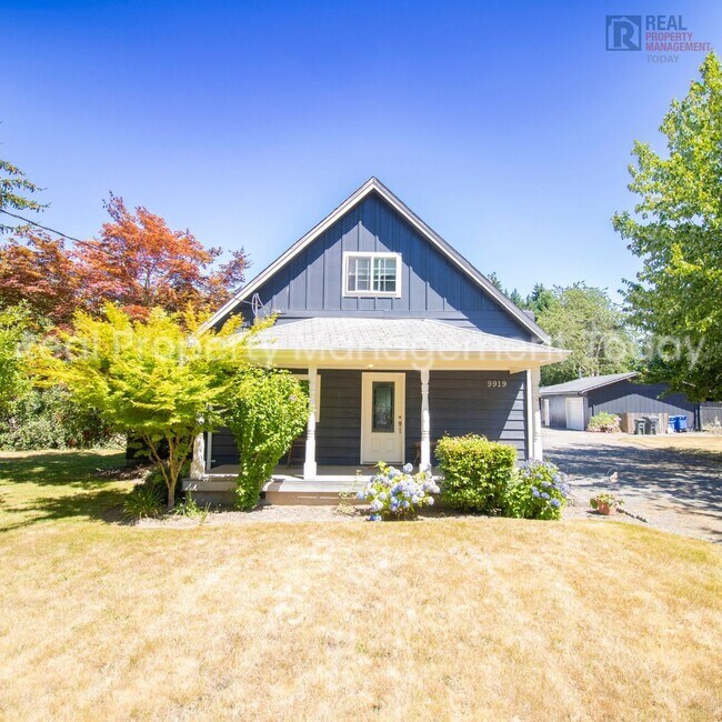 Foto del edificio - Charming 5 Bedroom + Huge yard!