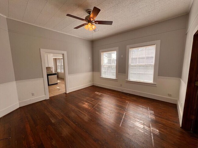 Building Photo - 207 S Laurel St