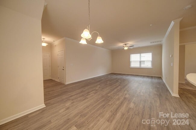 Building Photo - 7015 Thornrose Dr