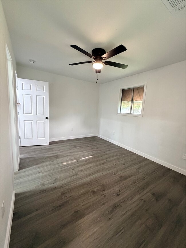 Foto del edificio - 2426 Dupont St