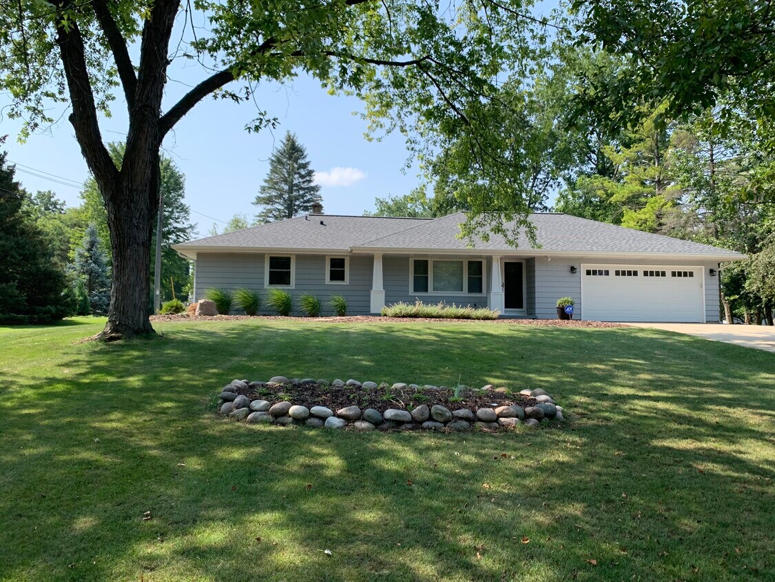 Primary Photo - N21W28337 Beach Rd