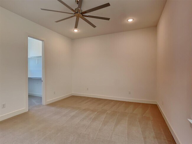 Foto del edificio - 129 E Oscar Dr