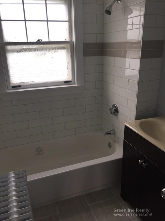 Building Photo - 127 Barnes Ave