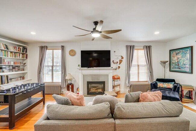 Building Photo - 136 Pomeroy Ave