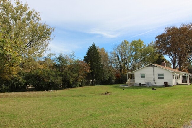 Building Photo - Absolutely adorable home in Oak Ridge. NO PETS!