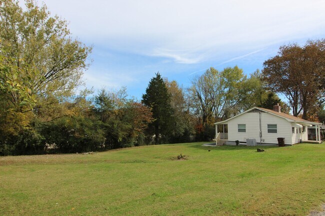 Foto del edificio - Absolutely adorable home in Oak Ridge. NO PETS!
