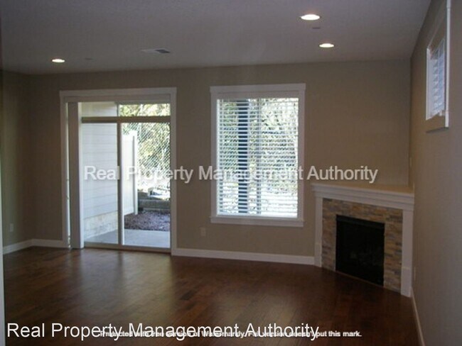 Building Photo - 3 br, 2.5 bath House - 1923 NW Sage St.