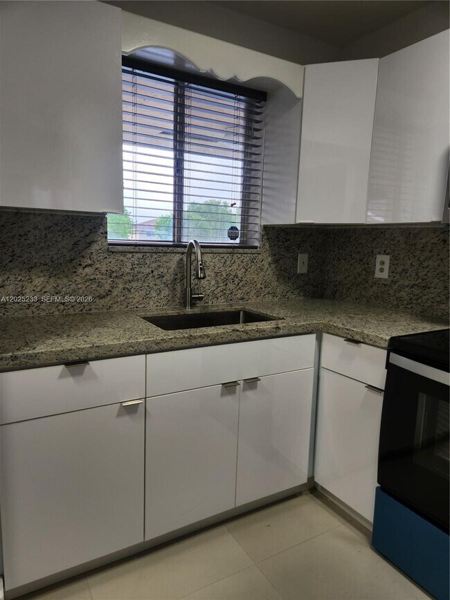 Foto del edificio - 7785 W 30th Ct