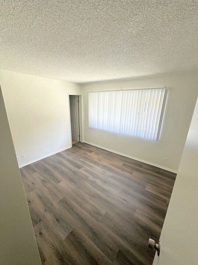 Foto del edificio - 2bd/1ba in North Hills with parking!