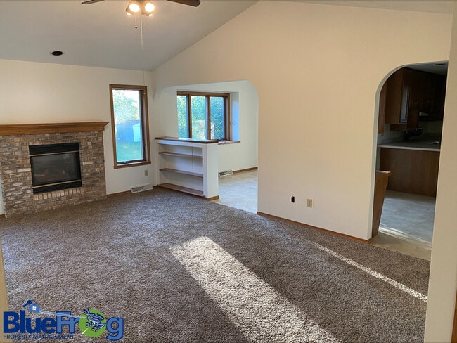 Building Photo - N1272 Thrush Dr