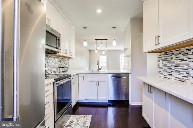 Building Photo - 6512 Ducketts Ln