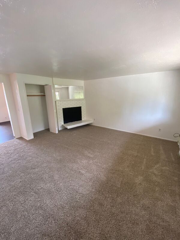 Building Photo - 3865 Iberis St NE