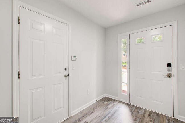 Building Photo - 2470 Stonegate Dr