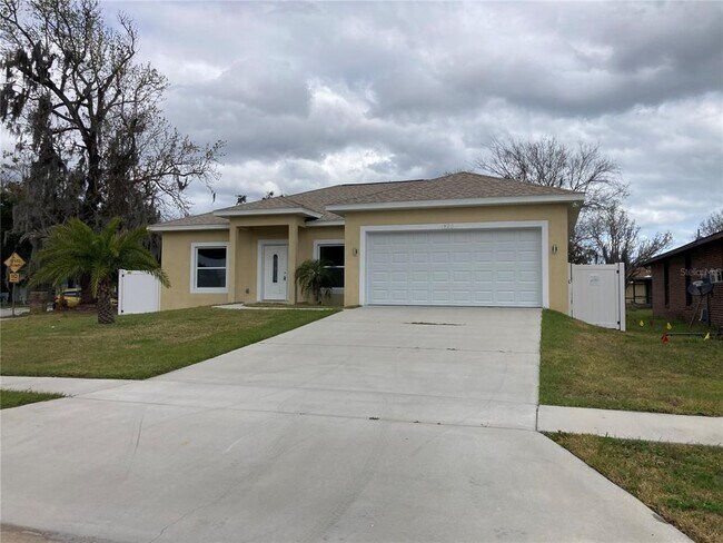 Foto del edificio - 925 Lora St