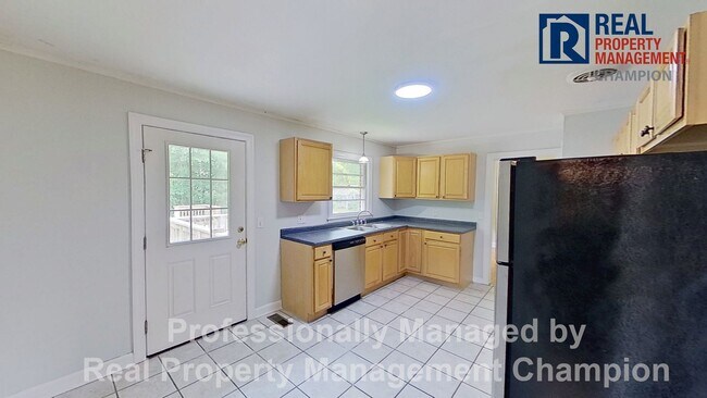 Foto del edificio - Great 3 BD/1 BA Ranch Style Home w/Large Yard