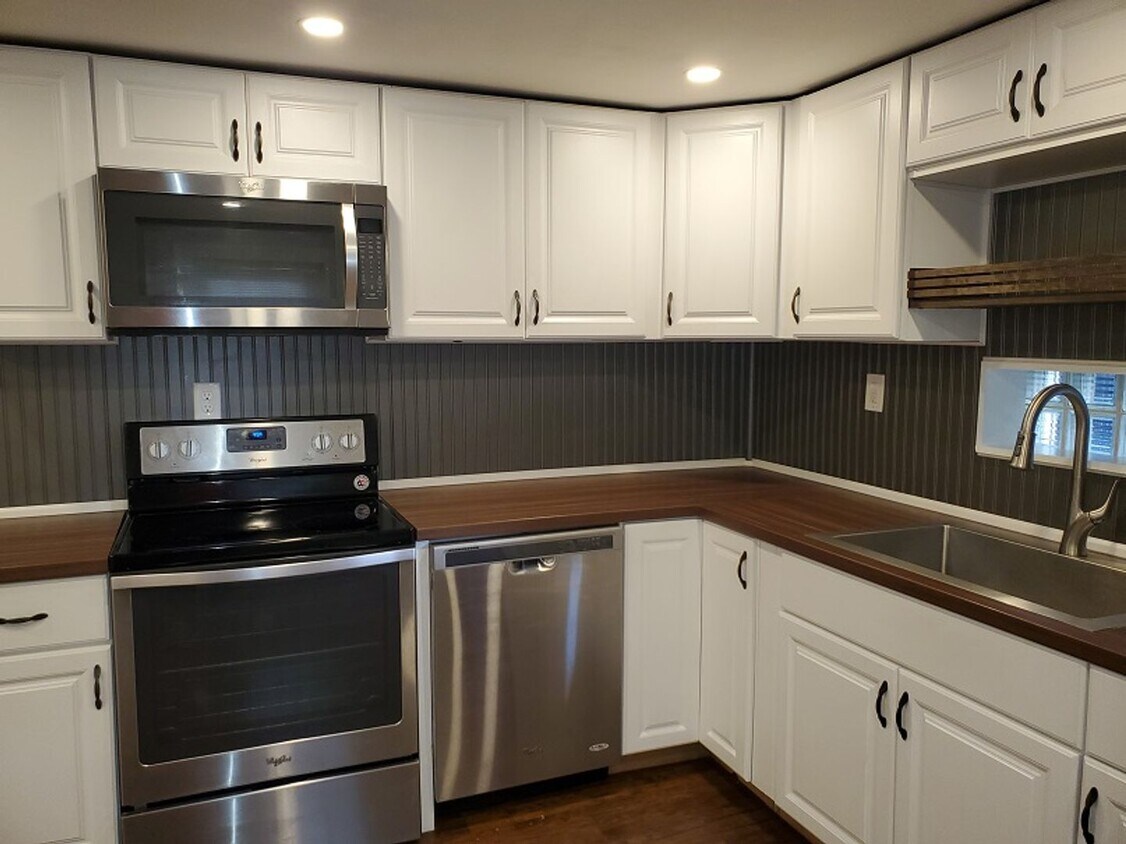 18 Warren Rd, Auburn, MA 01501 House Rental in Auburn, MA