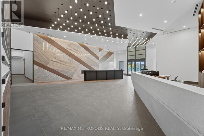 Building Photo - 1037 The Queensway