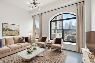 Building Photo - 507 Sabine St