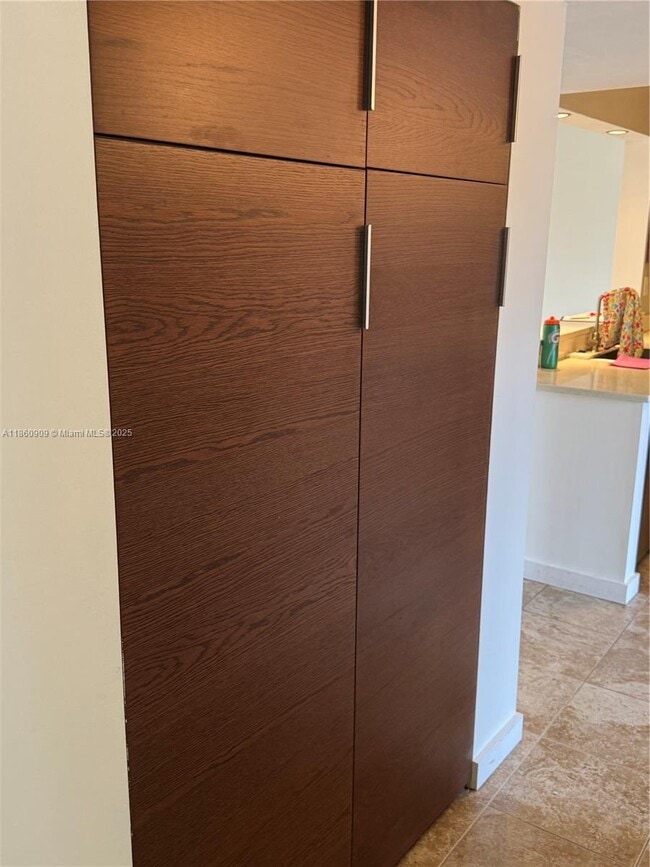 Building Photo - 1811 Sabal Palm Dr