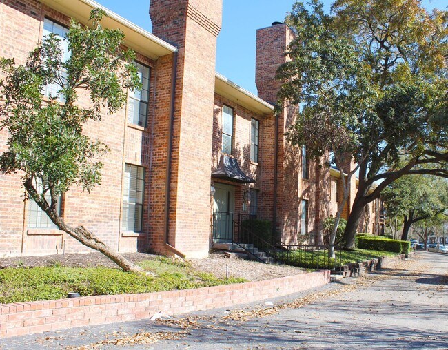 Foto del edificio - 2-BEDROOM ALAMO HEIGHTS CONDO