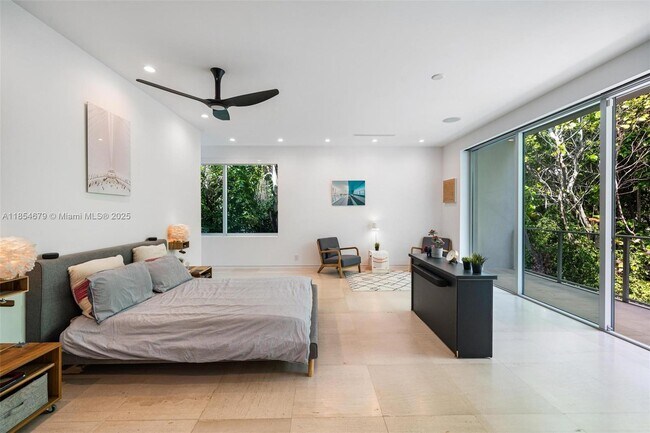 Foto del edificio - 3855 Poinciana Ave