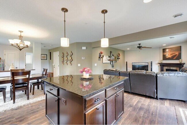 Foto del edificio - 3437 Chestnut Ln