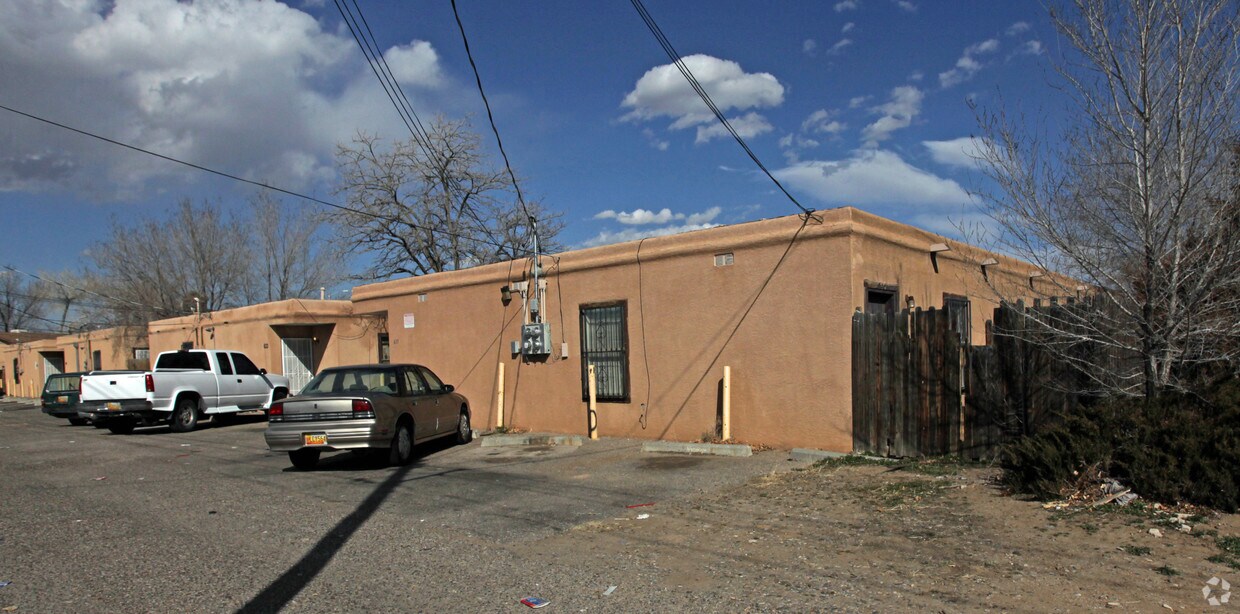 Building Photo - 635-637 Louisiana Blvd SE