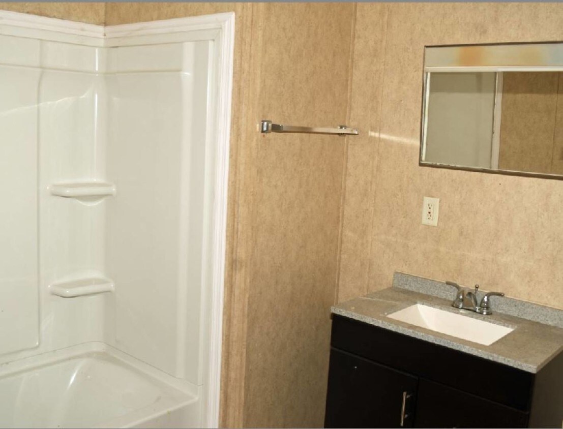 Building Photo - 66 Maple Ln